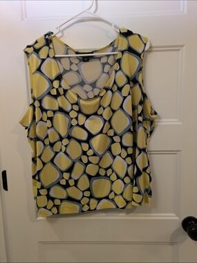 🔴 3/$15 Perceptions Yellow and Gray Geometric Tank Top